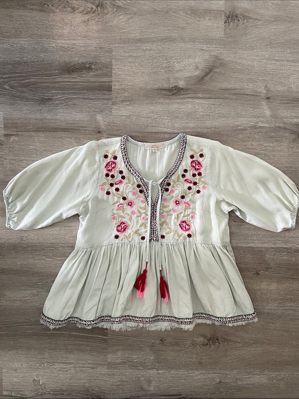 Chelsea & Violet | floral embroidered peasant top size xs
